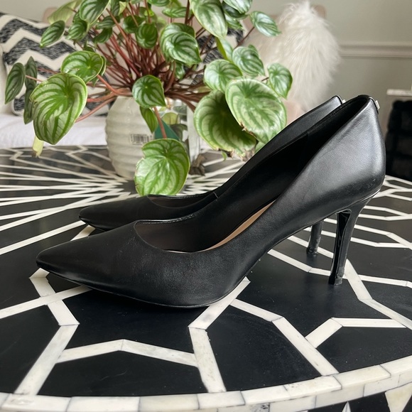 Karl Lagerfeld Paris Black Smooth Leather Kitten Heel Pumps - Picture 5 of 9